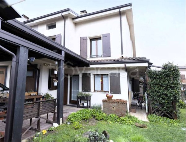casa indipendente in vendita a Porto Mantovano in zona Sant'Antonio
