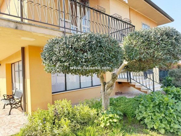 casa indipendente in vendita a Porto Mantovano in zona Sant'Antonio