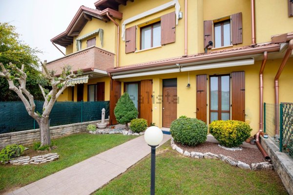 casa indipendente in vendita a Porto Mantovano