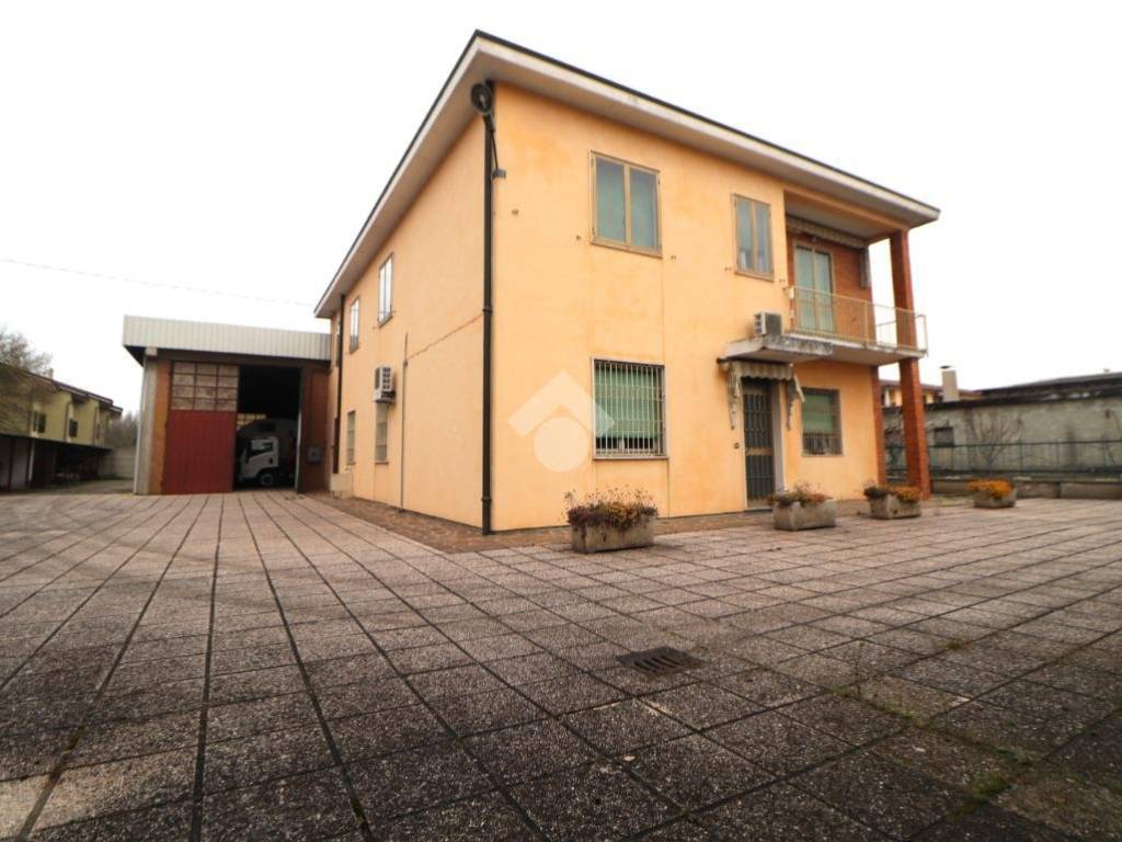 casa indipendente in vendita a Porto Mantovano