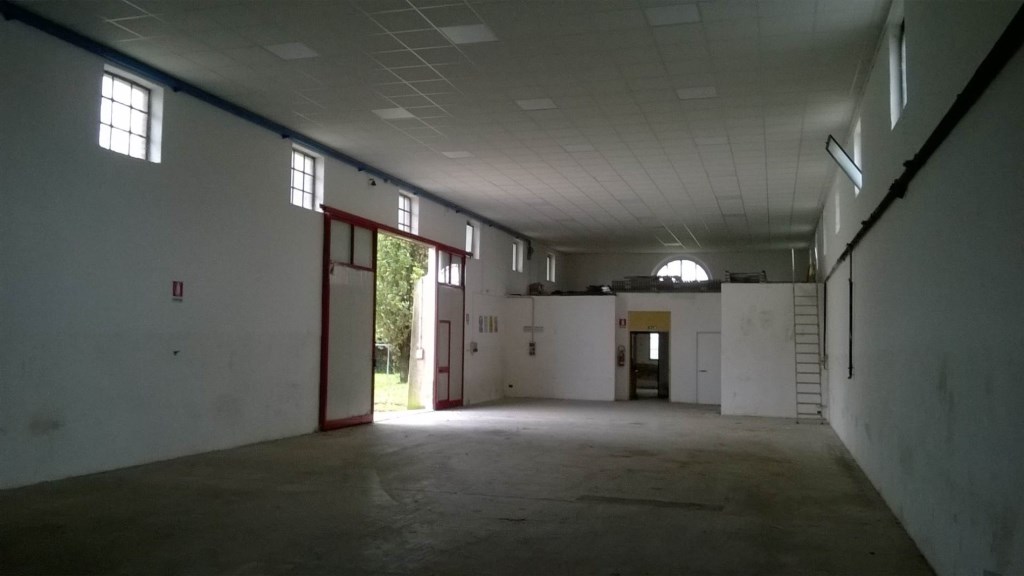 locale commerciale in vendita a Porto Mantovano