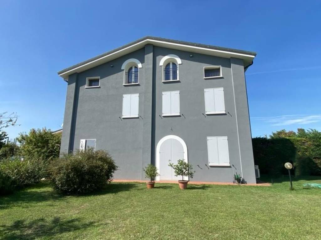 casa indipendente in vendita a Porto Mantovano