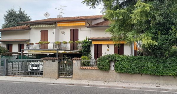 casa indipendente in vendita a Porto Mantovano in zona Sant'Antonio