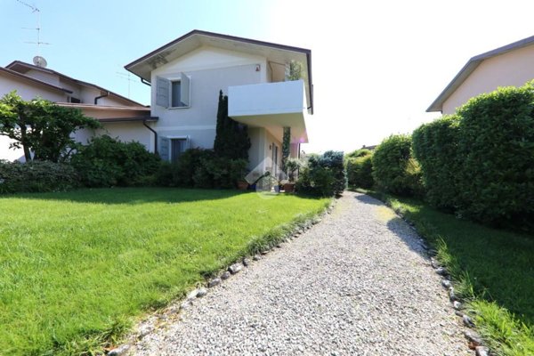 appartamento in vendita a Porto Mantovano in zona Soave