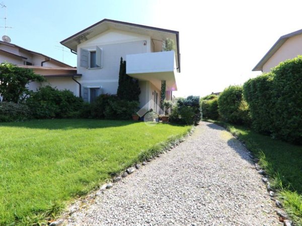 casa indipendente in vendita a Porto Mantovano in zona Soave