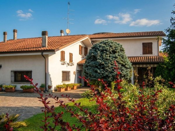 casa indipendente in vendita a Porto Mantovano in zona Sant'Antonio