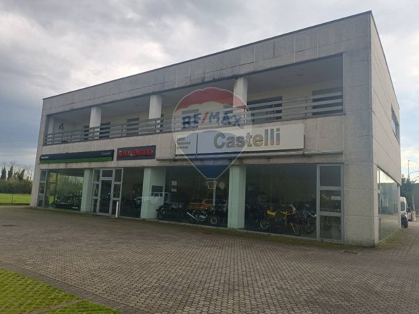 locale commerciale in vendita a Porto Mantovano
