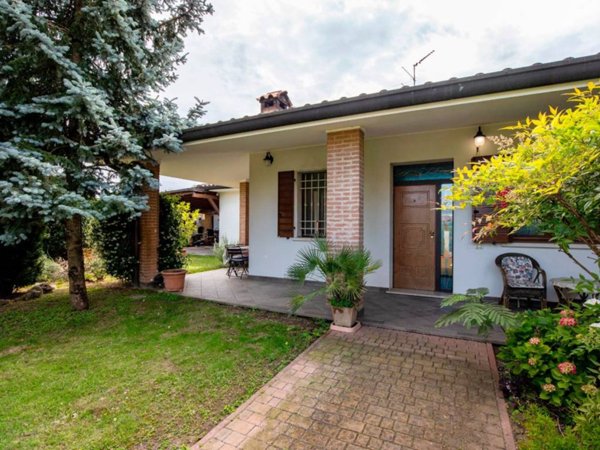 casa indipendente in vendita a Porto Mantovano in zona Sant'Antonio