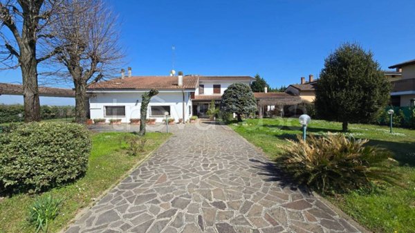 casa indipendente in vendita a Porto Mantovano in zona Sant'Antonio
