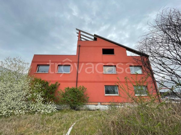 locale commerciale in vendita a Porto Mantovano