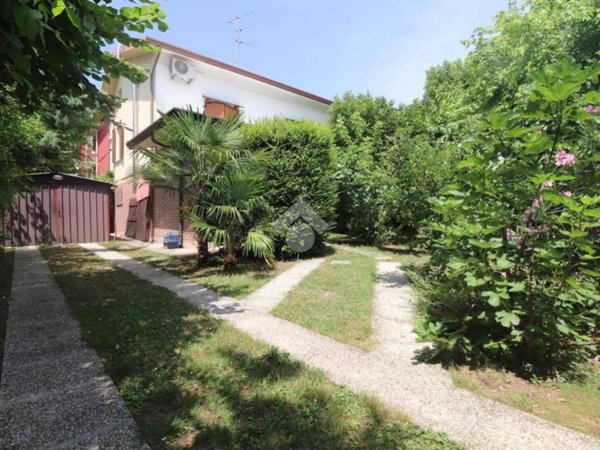 casa indipendente in vendita a Porto Mantovano in zona Sant'Antonio