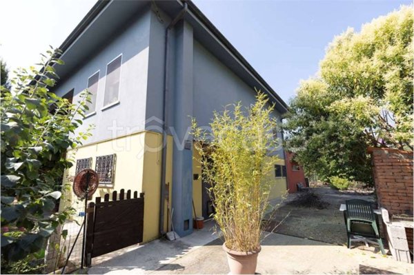casa indipendente in vendita a Porto Mantovano in zona Sant'Antonio