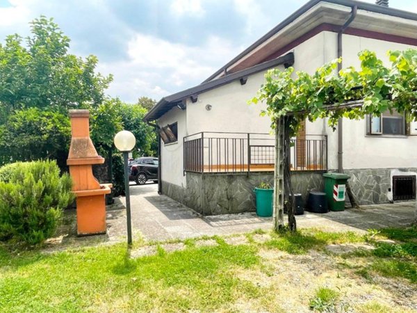 casa indipendente in vendita a Porto Mantovano in zona Spinosa