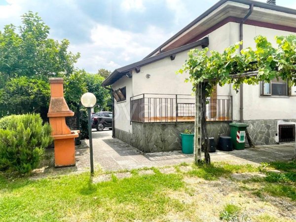 casa indipendente in vendita a Porto Mantovano in zona Spinosa