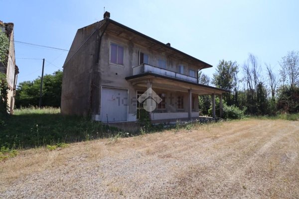 casa indipendente in vendita a Porto Mantovano in zona Malpensata
