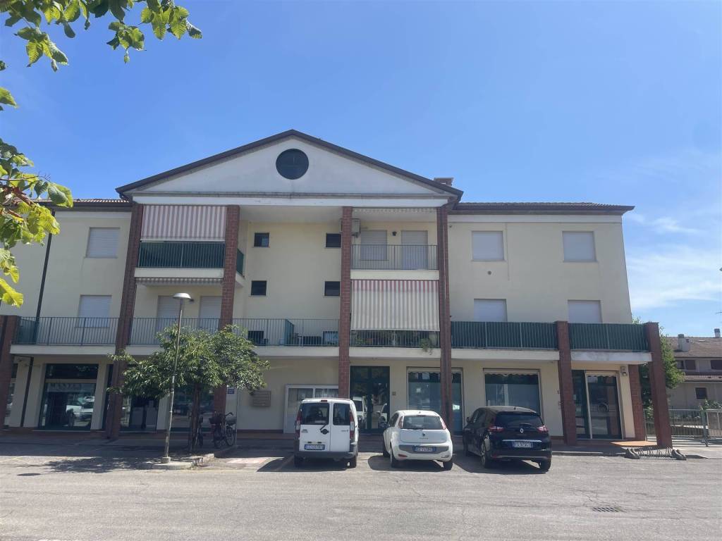 appartamento in vendita a Porto Mantovano in zona Bancole