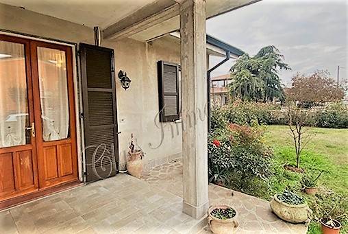 casa indipendente in vendita a Porto Mantovano in zona Soave
