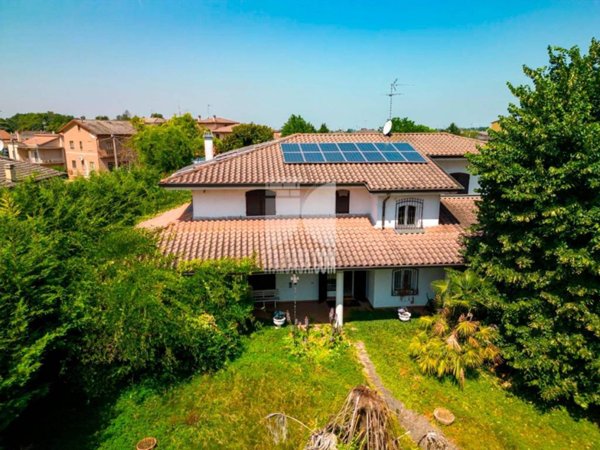 casa indipendente in vendita a Porto Mantovano in zona Sant'Antonio
