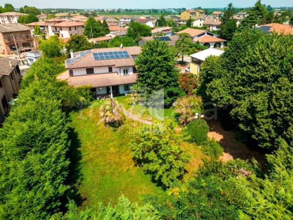 casa indipendente in vendita a Porto Mantovano in zona Sant'Antonio