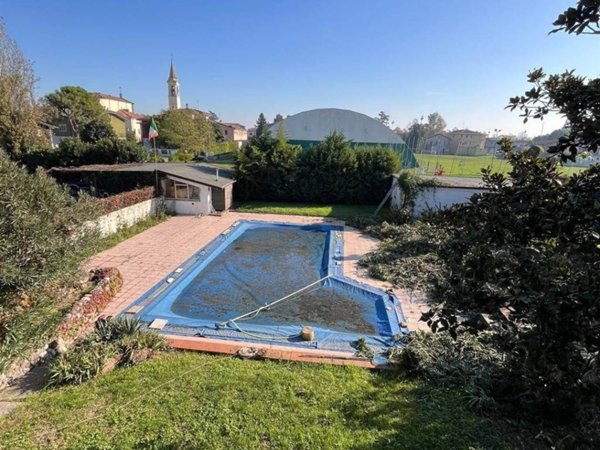 casa indipendente in vendita a Porto Mantovano in zona Sant'Antonio