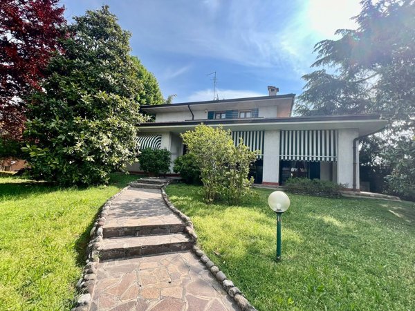 casa indipendente in vendita a Porto Mantovano in zona Sant'Antonio