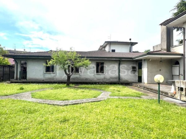 casa indipendente in vendita a Porto Mantovano in zona Sant'Antonio