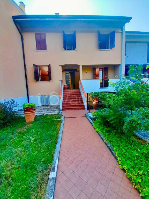casa indipendente in vendita a Porto Mantovano in zona Sant'Antonio