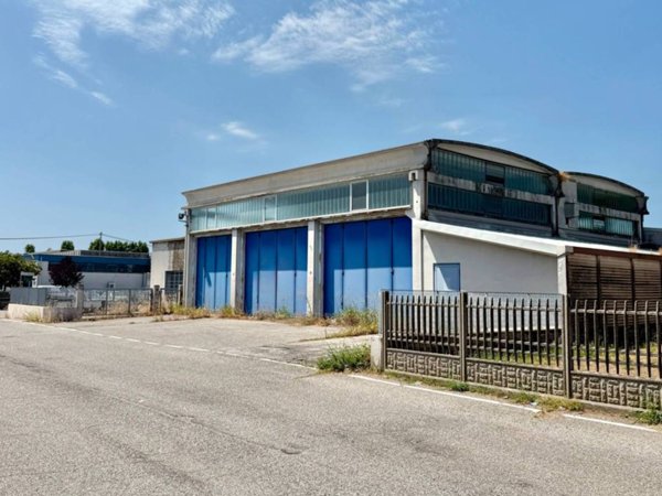 locale commerciale in vendita a Porto Mantovano in zona Malpensata