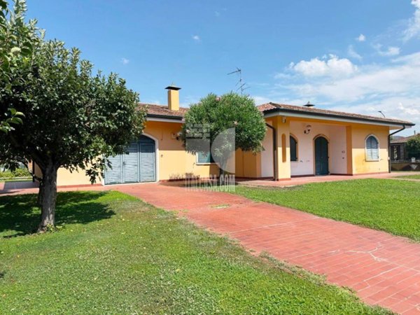 casa indipendente in vendita a Porto Mantovano in zona Sant'Antonio