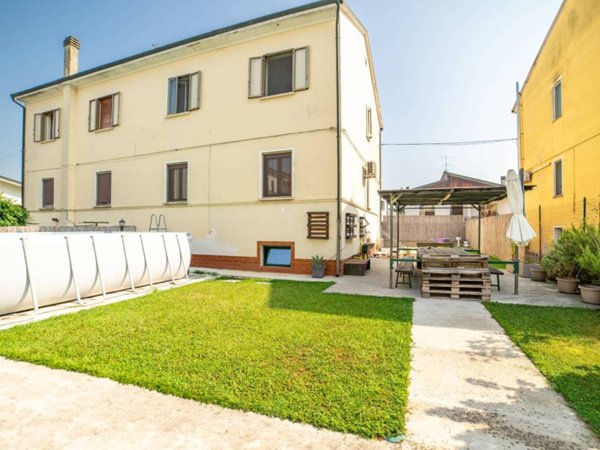 appartamento in vendita a Porto Mantovano in zona Sant'Antonio
