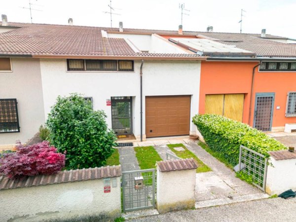 casa indipendente in vendita a Porto Mantovano in zona Sant'Antonio