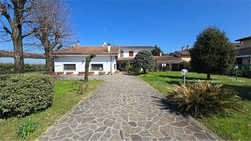 casa indipendente in vendita a Porto Mantovano in zona Sant'Antonio