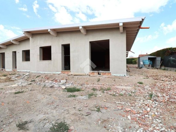 casa indipendente in vendita a Porto Mantovano in zona Sant'Antonio