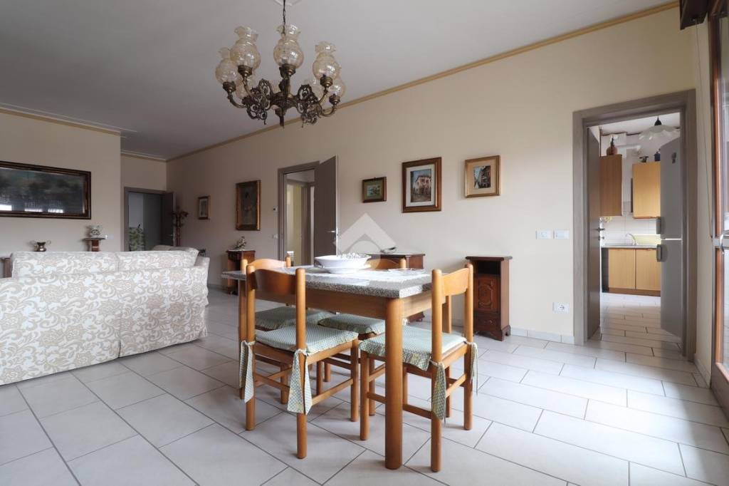 appartamento in vendita a Porto Mantovano in zona Sant'Antonio