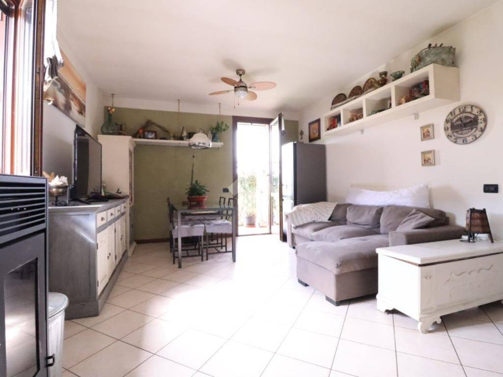 appartamento in vendita a Porto Mantovano in zona Sant'Antonio