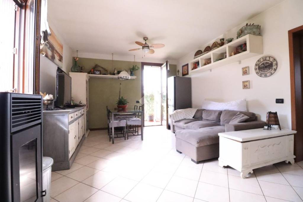 appartamento in vendita a Porto Mantovano in zona Sant'Antonio
