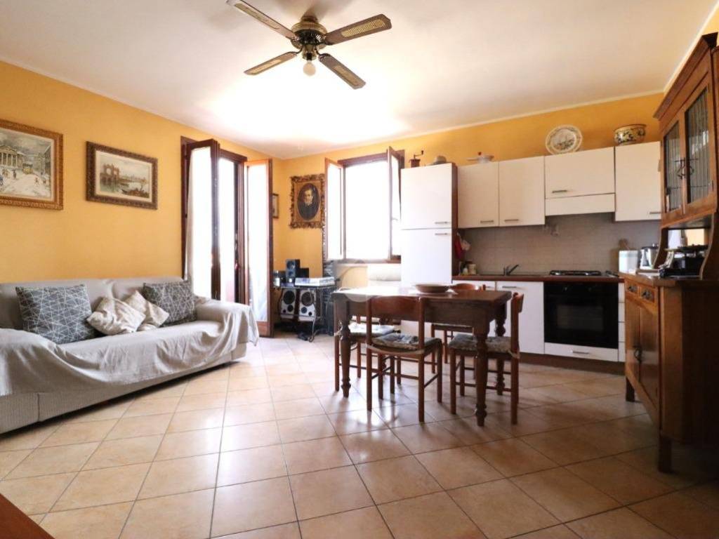 appartamento in vendita a Porto Mantovano in zona Sant'Antonio