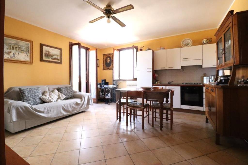 appartamento in vendita a Porto Mantovano in zona Sant'Antonio
