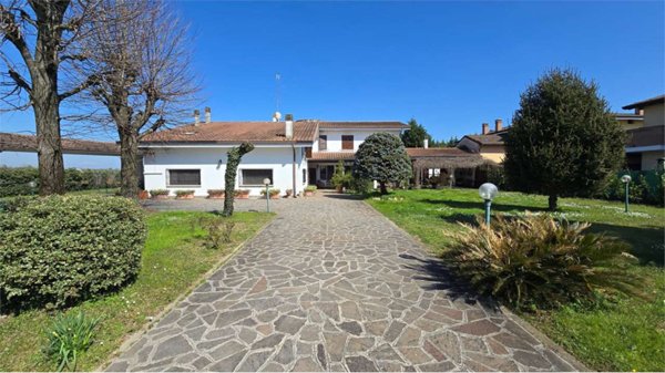 casa indipendente in vendita a Porto Mantovano in zona Bancole