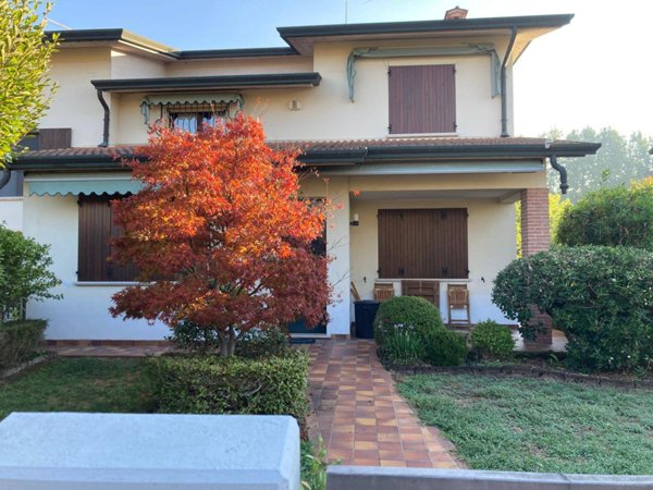 casa indipendente in vendita a Porto Mantovano in zona Sant'Antonio