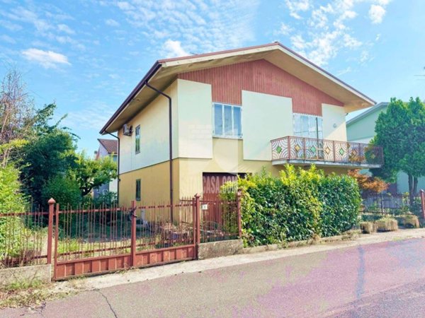 casa indipendente in vendita a Porto Mantovano in zona Sant'Antonio