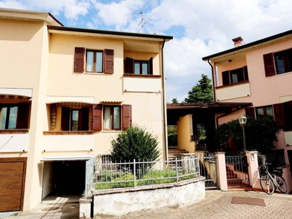 casa indipendente in vendita a Porto Mantovano in zona Sant'Antonio