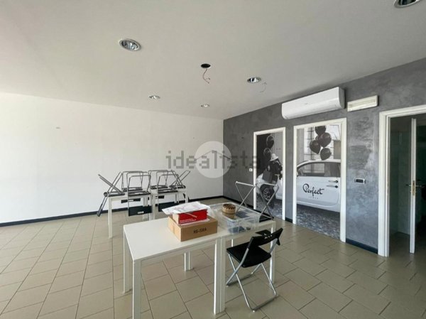 locale commerciale in vendita a Porto Mantovano