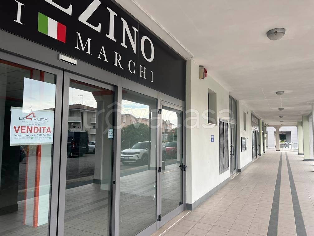 negozio in vendita a Porto Mantovano in zona Sant'Antonio