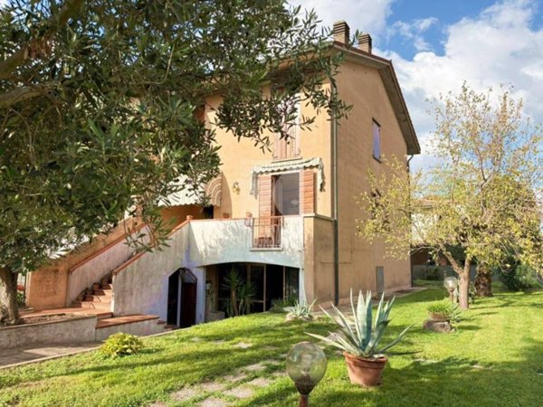 casa indipendente in vendita a Porto Mantovano in zona Sant'Antonio