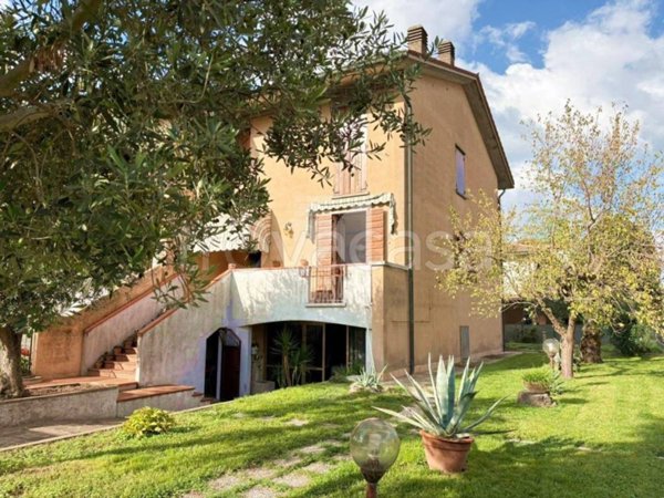 casa indipendente in vendita a Porto Mantovano in zona Sant'Antonio