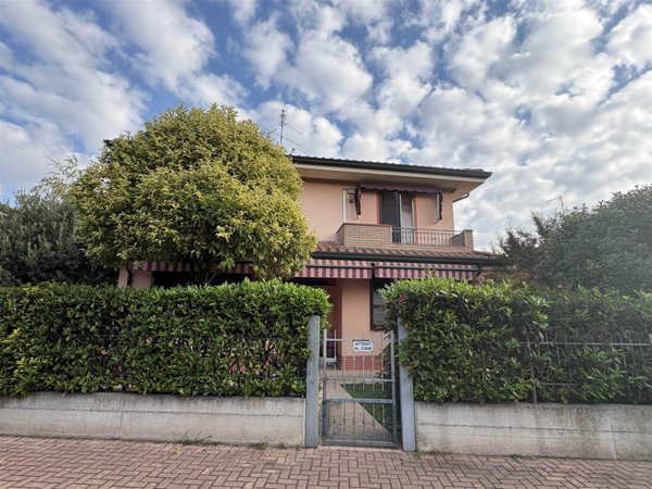 casa indipendente in vendita a Porto Mantovano in zona Bancole