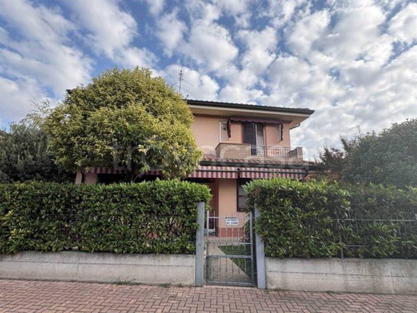 casa indipendente in vendita a Porto Mantovano in zona Sant'Antonio