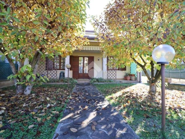casa indipendente in vendita a Porto Mantovano in zona Sant'Antonio