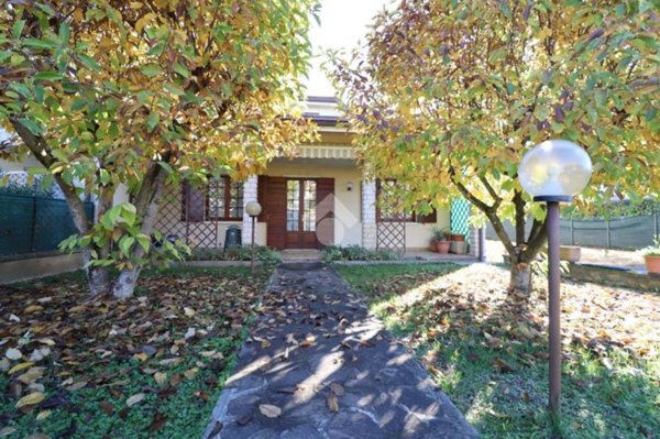 casa indipendente in vendita a Porto Mantovano in zona Sant'Antonio